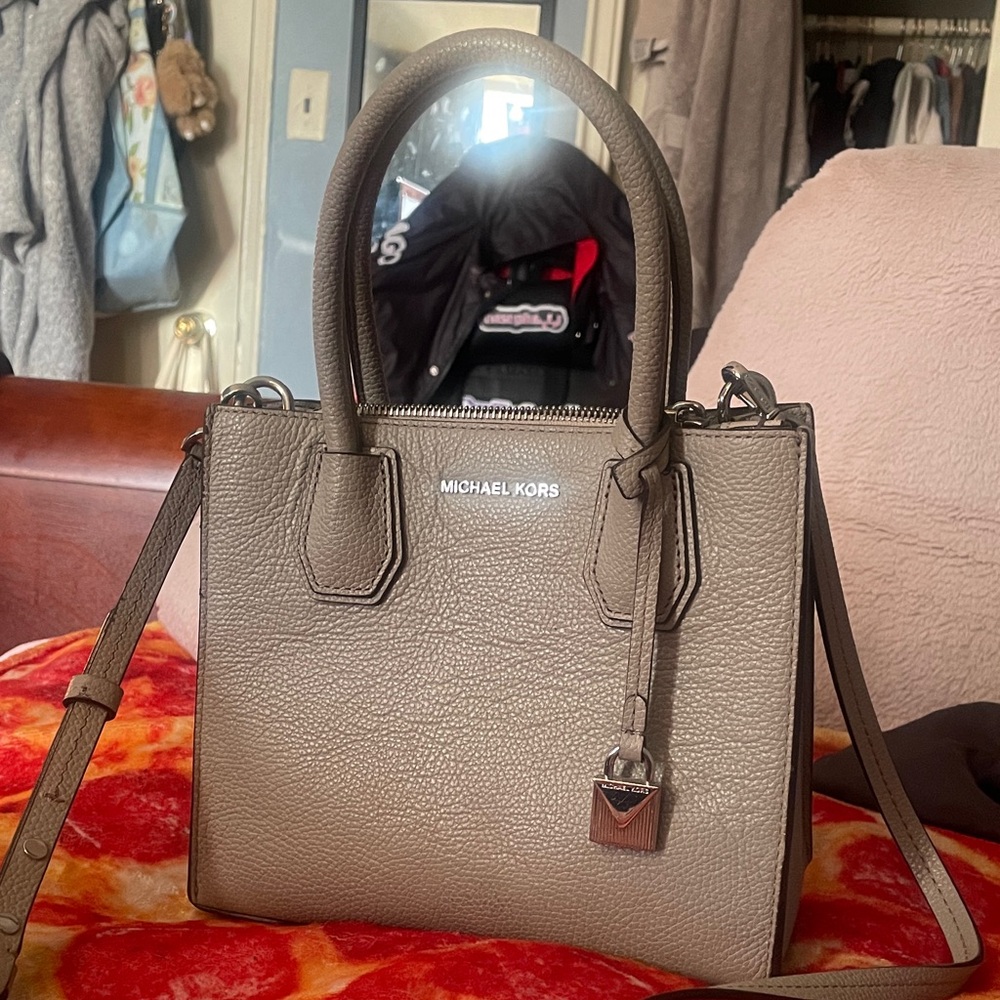 Michael Kors Pebble Leather Crossbody Bag - Picture 1 of 6
